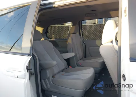 2012 Kia Sedona Lx z USA, uszkodzony, nr VIN KNDMG4C77C6488734